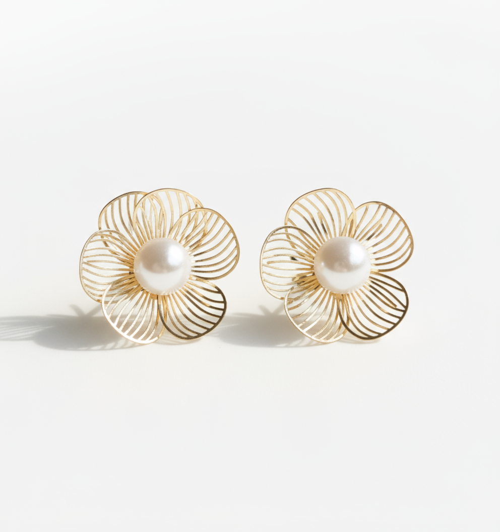 Elegant Gold Flower Pearl Stud Earrings for Women – Chic Daily & Party Wear Jewelry( 1 Pair)